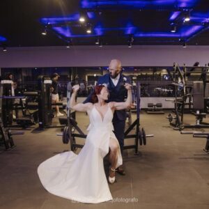 Um mês de academia para os noivos.