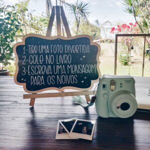 Câmera Polaroid pra noiva fazer álbum no casamento.