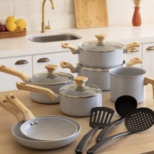 Jogo de panela para os noivos.