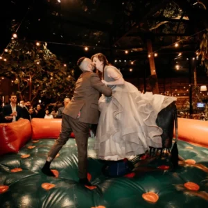 Touro mecânico para a festa de casamento.